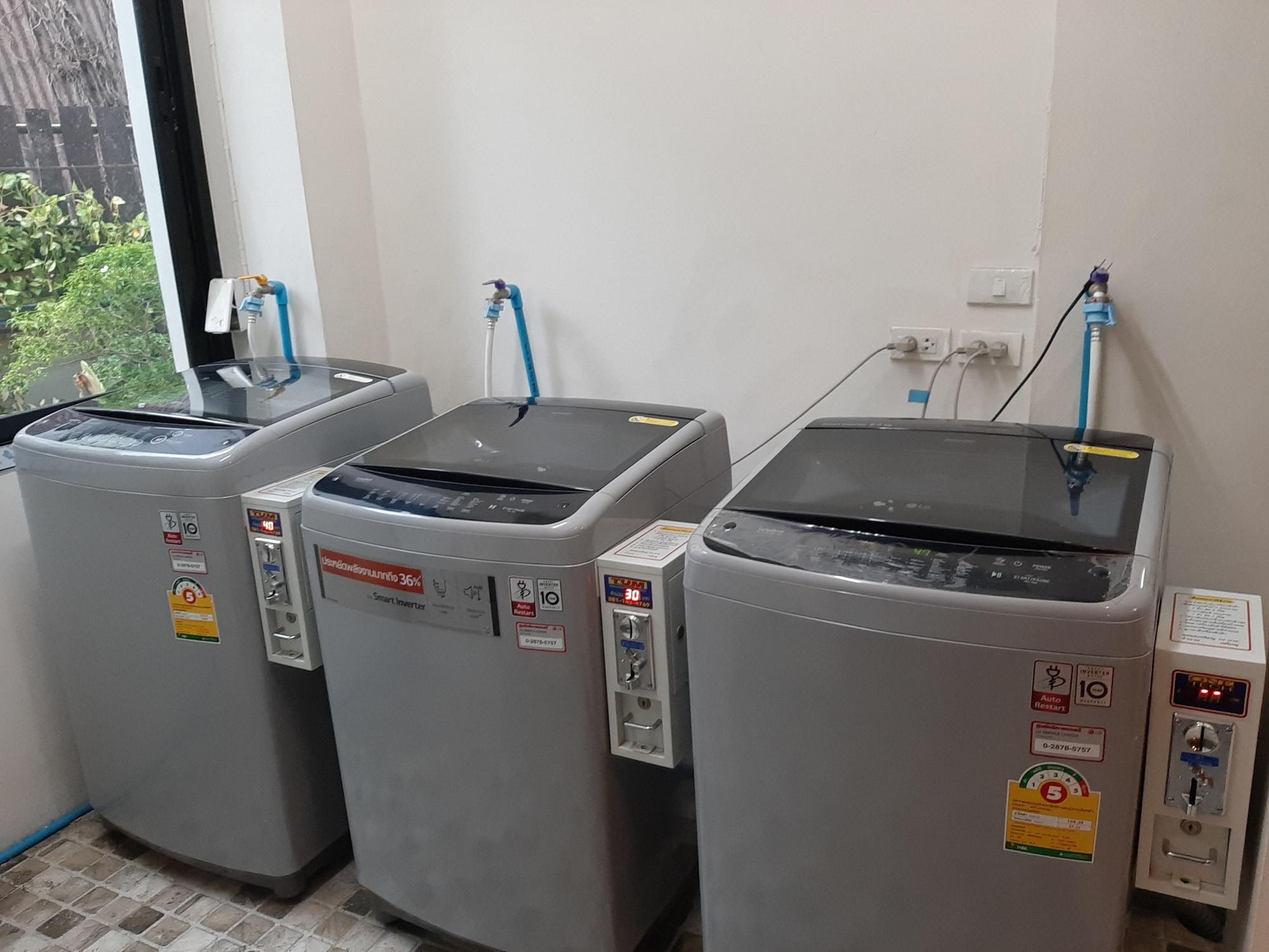 Vanlisut Hotel Ngamwongwan Нонтабури Екстериор снимка