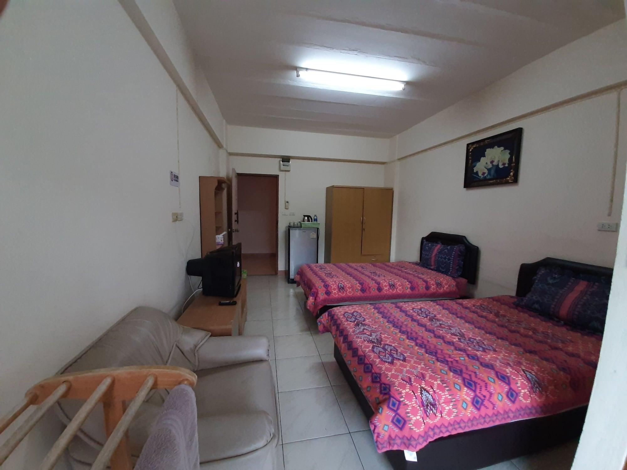 Vanlisut Hotel Ngamwongwan Нонтабури Екстериор снимка