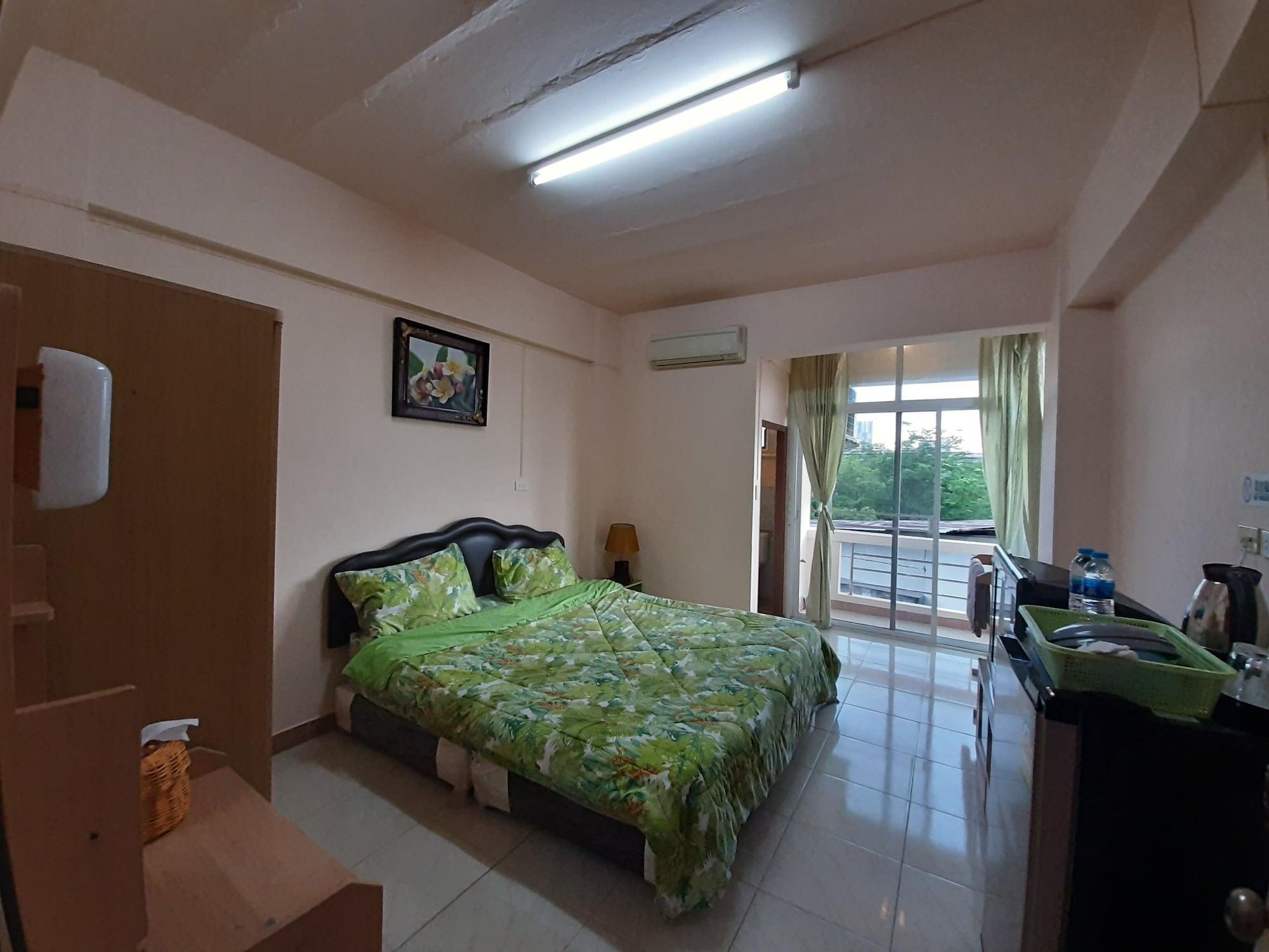 Vanlisut Hotel Ngamwongwan Нонтабури Екстериор снимка