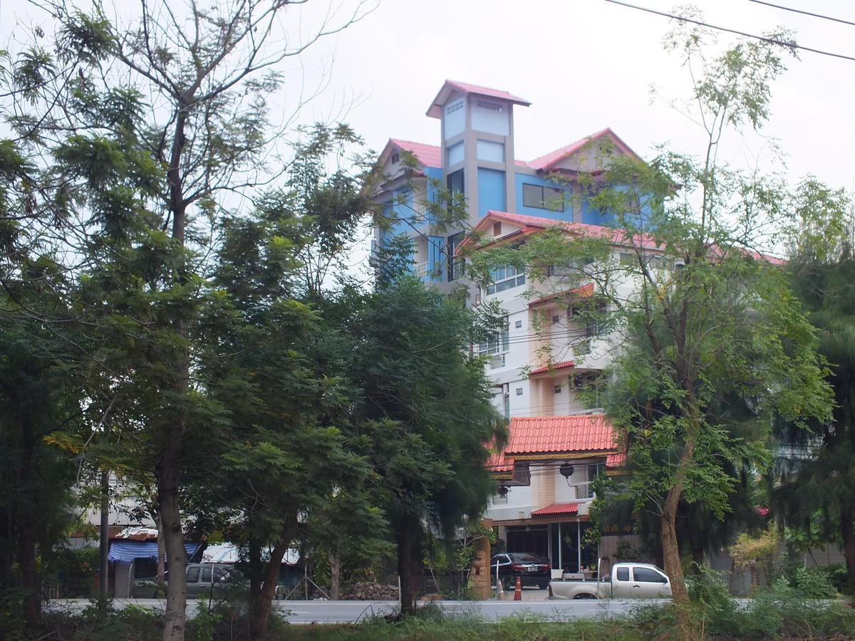 Vanlisut Hotel Ngamwongwan Нонтабури Екстериор снимка