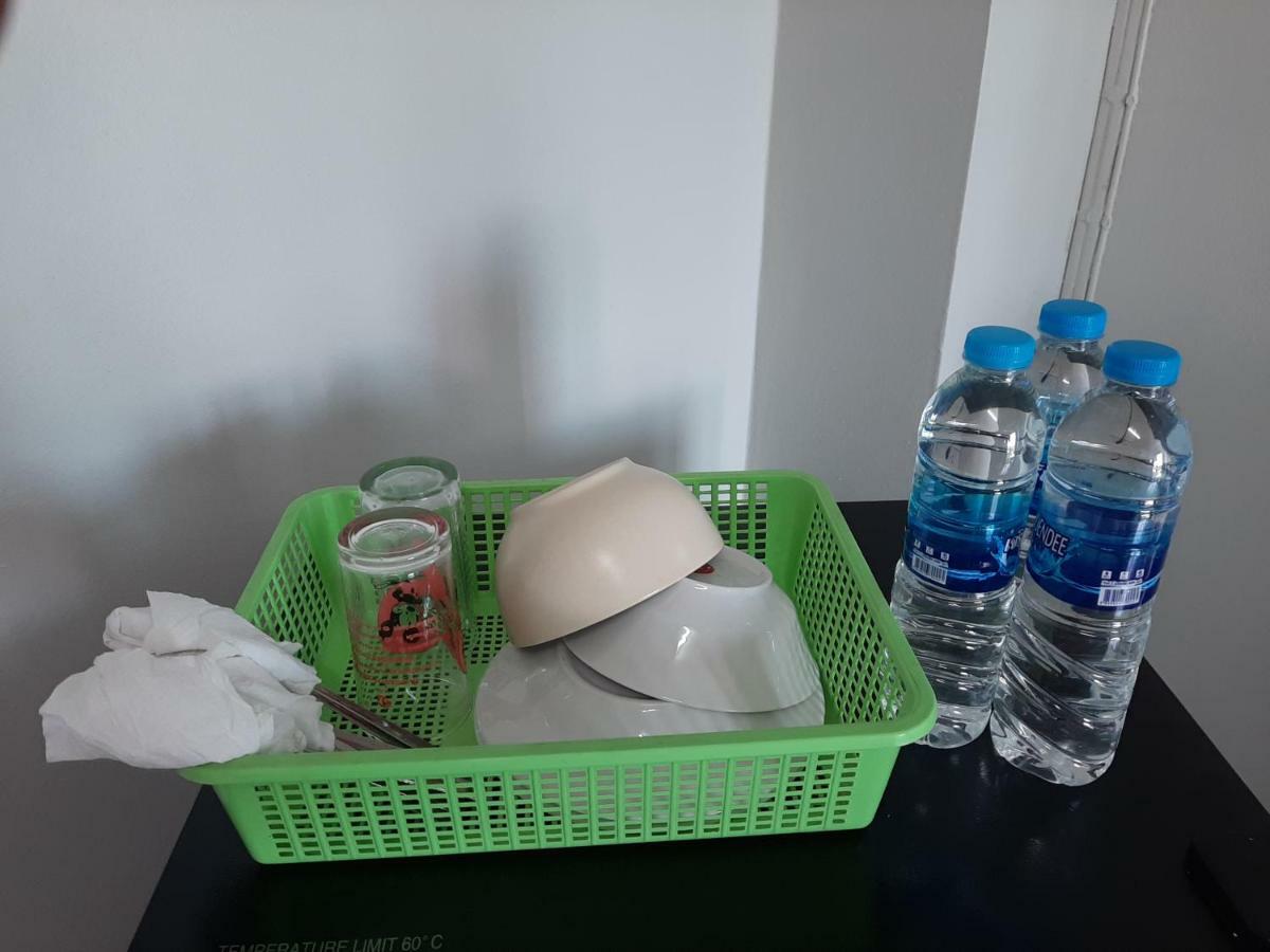 Vanlisut Hotel Ngamwongwan Нонтабури Екстериор снимка